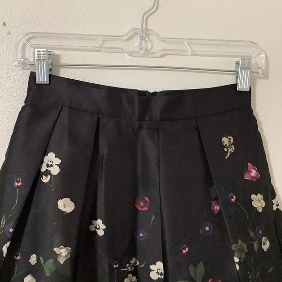 H&M Black Floral Preppy Academic Satin Dark Fairy Pleated Mini Skirt Size 4 - Picture 2 of 7
